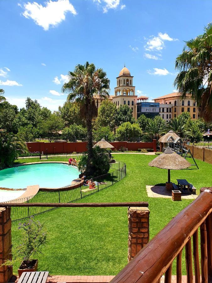 Merry Monte Casino Lodge House In Fourways Sandton Eksteriør bilde